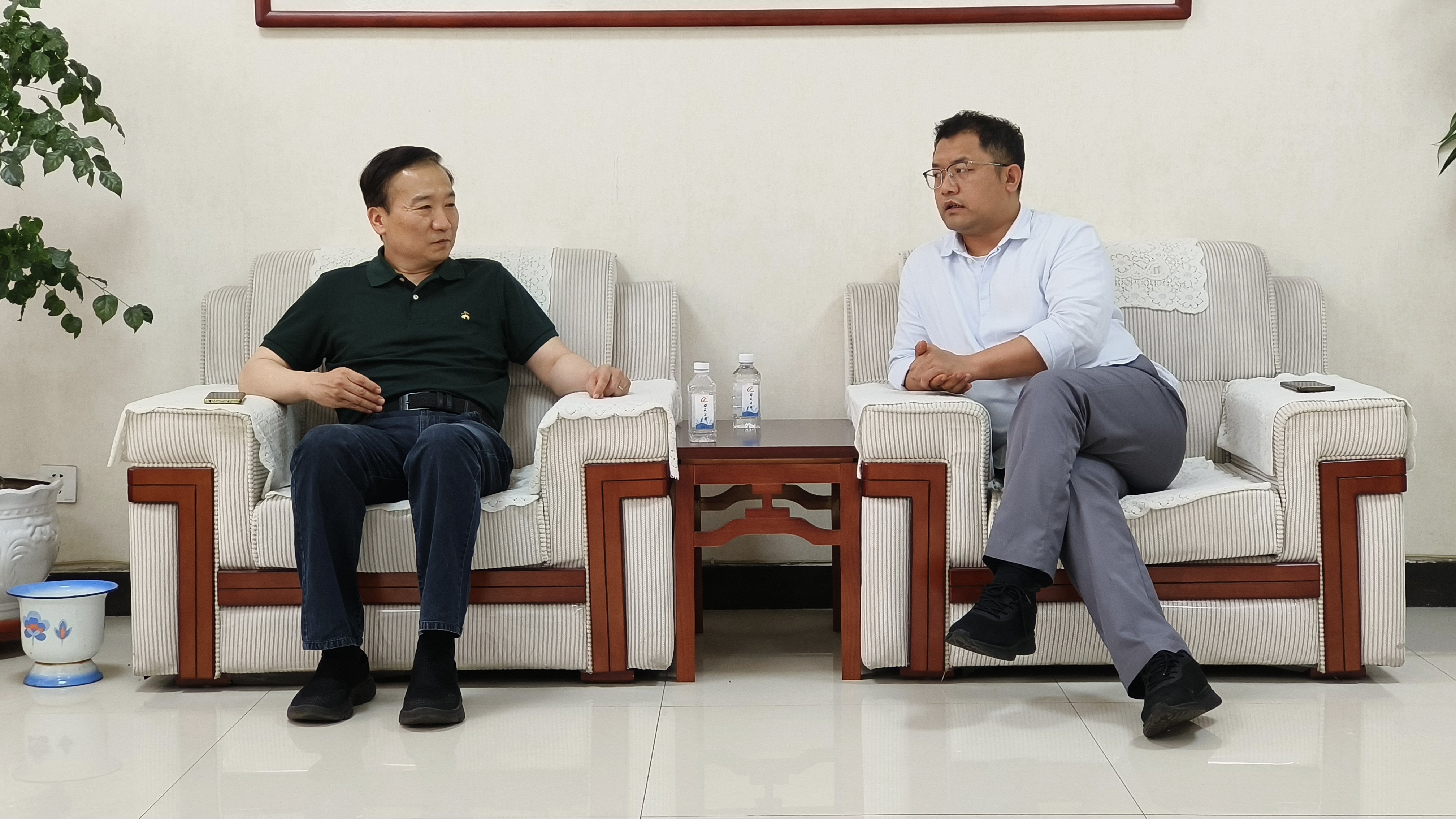 J9集团集团董事长王智勇会見香港中科石油和海南青玉能源客人